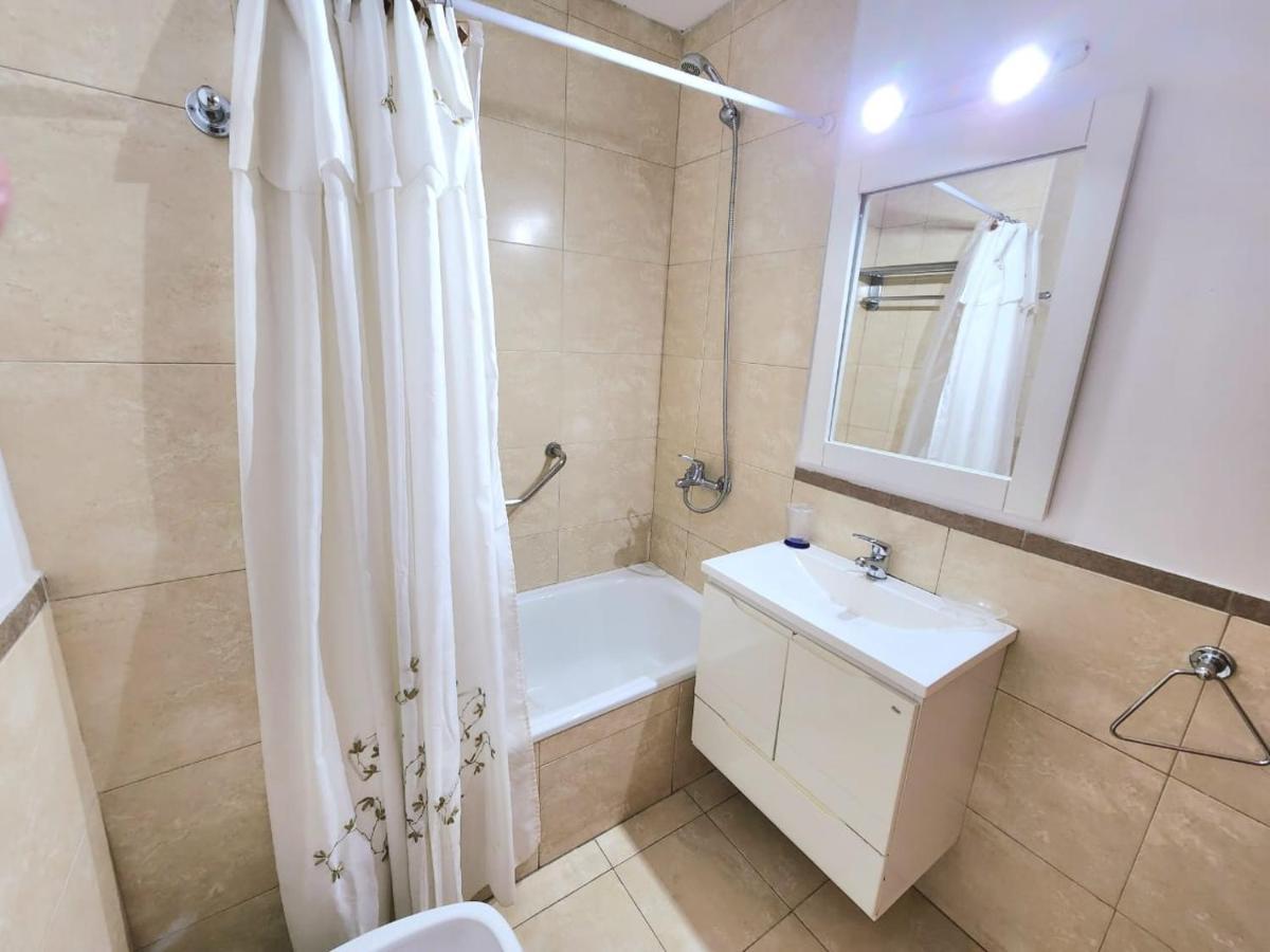 Moderno Departamento De Dos Ambientes Con Balcon En Almagro * Buenos Aires