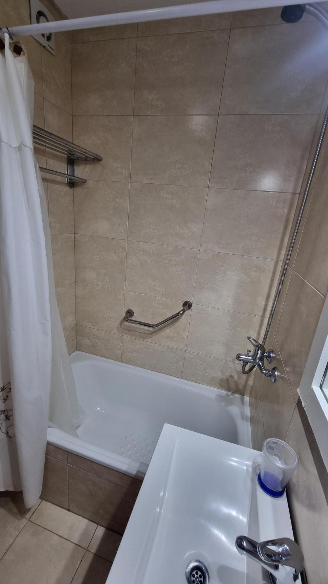 Moderno Departamento De Dos Ambientes Con Balcon En Almagro * Buenos Aires